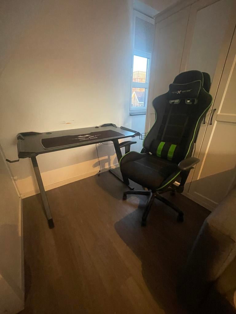 Game stoel en bureau, Ophalen, Zo goed als nieuw