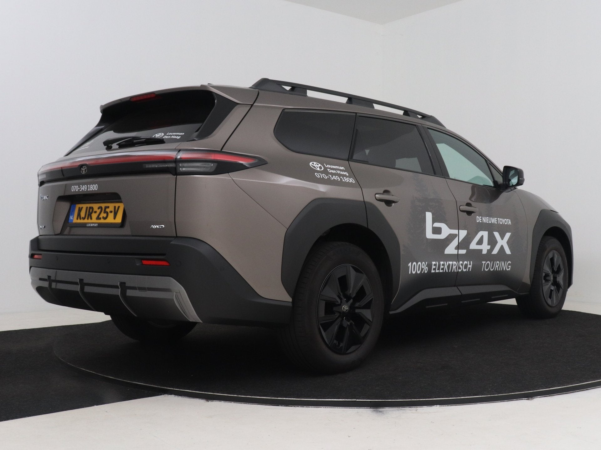 Toyota bZ4X Touring Executive AWD 75 kWh Full options | 10 j, Automaat, 204 min, 24 min, Leder en Stof
