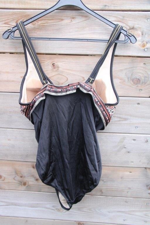 Badpak Opera zwart/ kleur mt 44B Vaste prijs, Kleding | Dames, Badmode en Zwemkleding, Opera, Zwart, Badpak, Ophalen of Verzenden