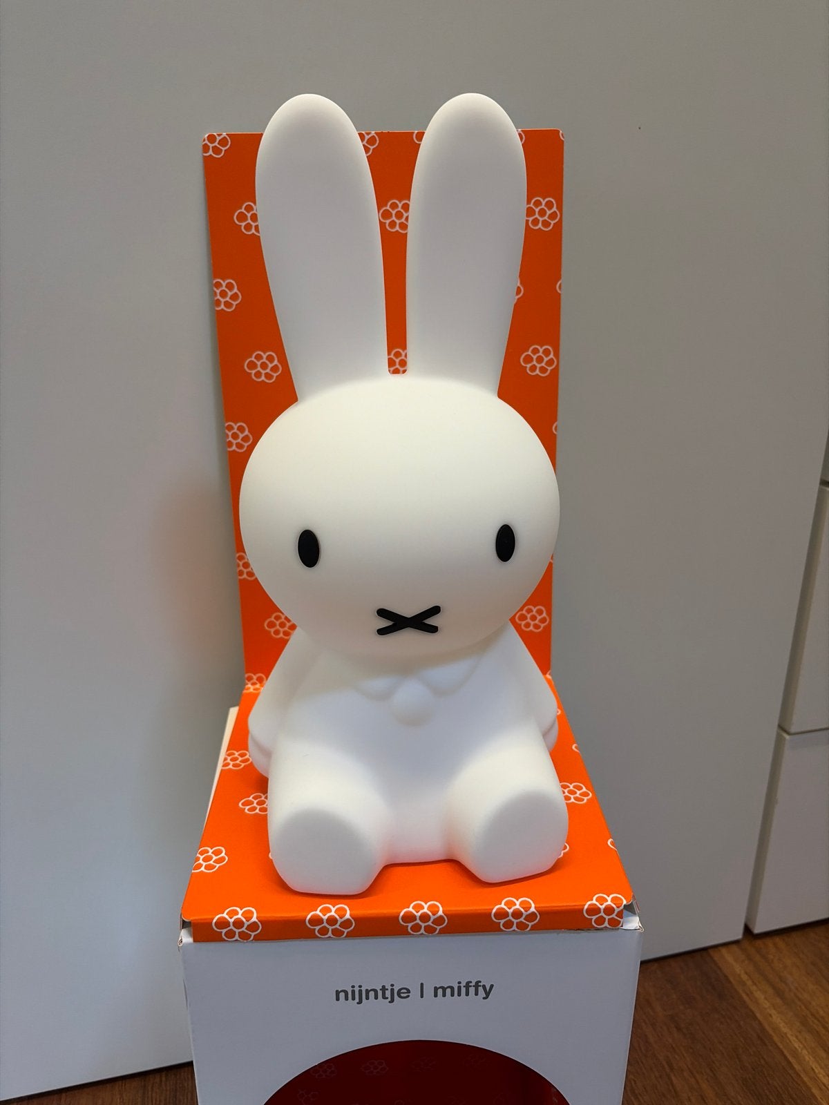 Nijntje Miffy oplaadbare nachtlamp 30cm -Nieuw in verpakking, Wit, Kunststof, Nieuw, Ophalen of Verzenden