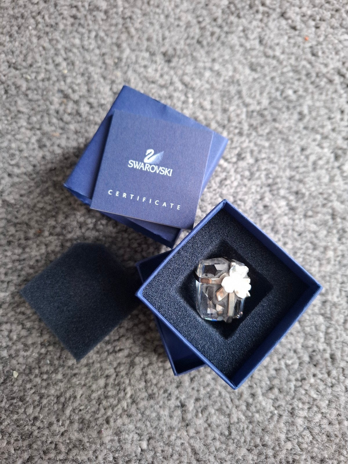 Swarovski Beeldje Cadeautje, Verzamelen, Swarovski, Ophalen of Verzenden, Zo goed als nieuw, Figuurtje