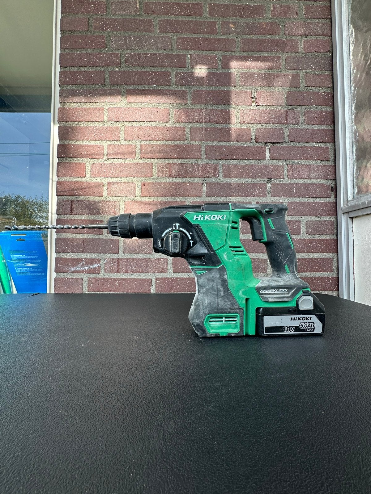 Foto 3 van HIKOKI Boorhamer 18V 5.0Ah Accu + Lader - Zo goed als nieuw