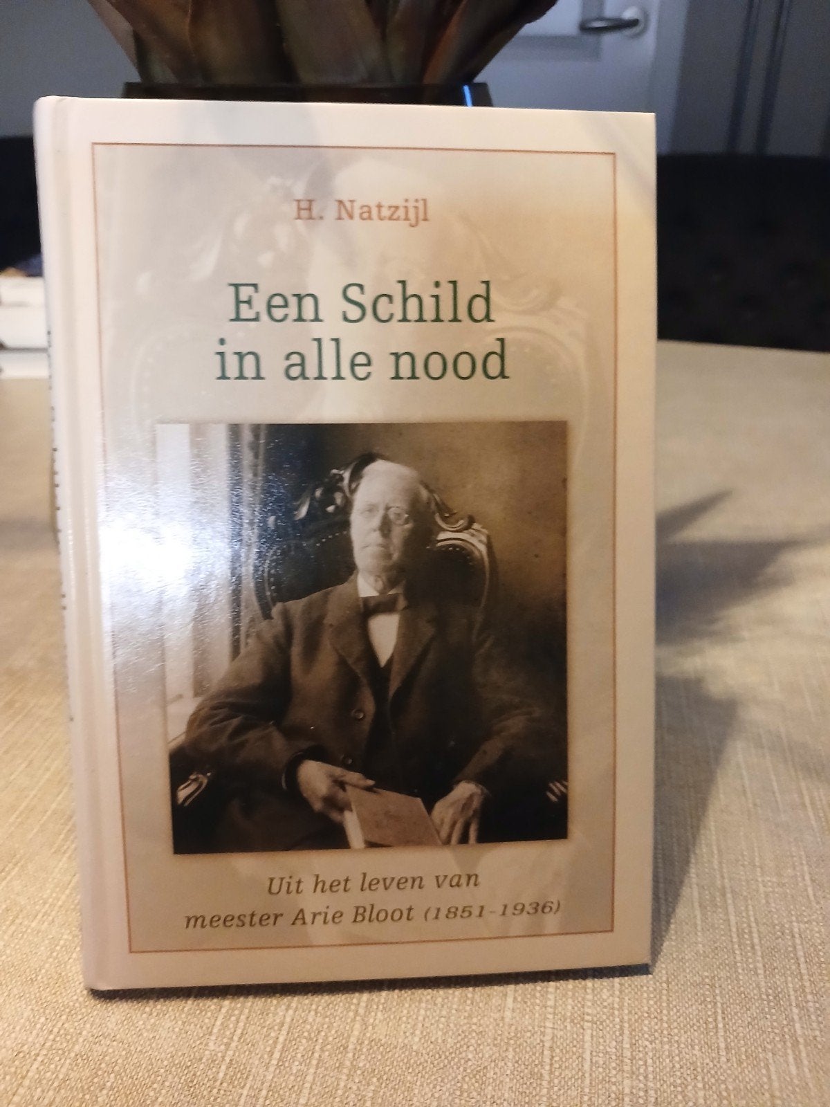 Een Schild in alle nood - H. Natzijl (biografie Arie Bloot), Ophalen of Verzenden, Zo goed als nieuw, H. Natzijl, Overige