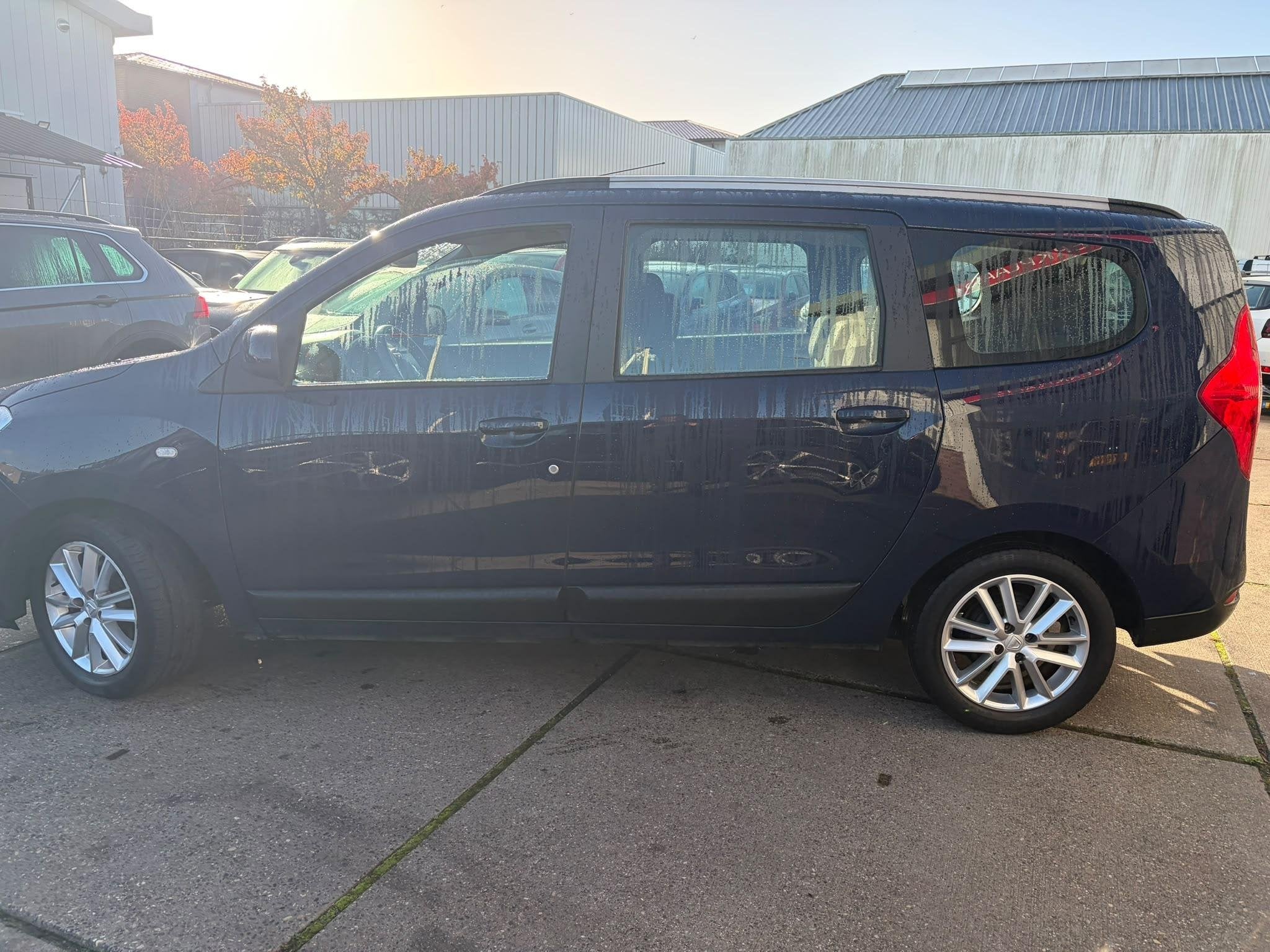 Dacia Lodgy 1.2 TCe Lauréate 5p. Airco, cruise, trekhaak, Auto's, Voorwielaandrijving, Stof, Euro 6, Blauw