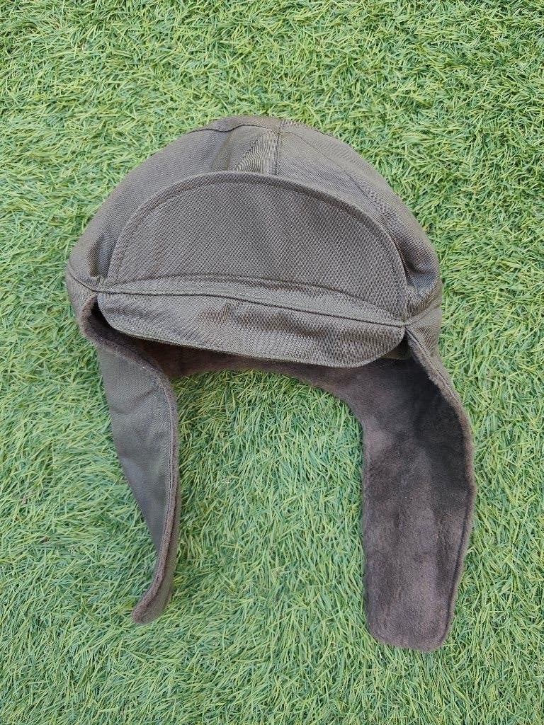 KL Winterpet, veldmuts met oorkleppen (1982) maat 57, Verzamelen, Ophalen of Verzenden, Landmacht, Nederland, Kleding of Schoenen