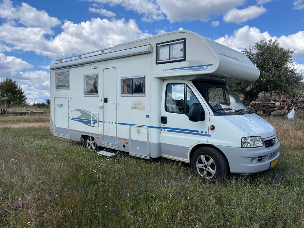 Adria Coral 660SP Alkoof Camper MOET NU WEG!, Caravans en Kamperen, Campers, Standaard zit, Alkoof, Ringverwarming, Fiat