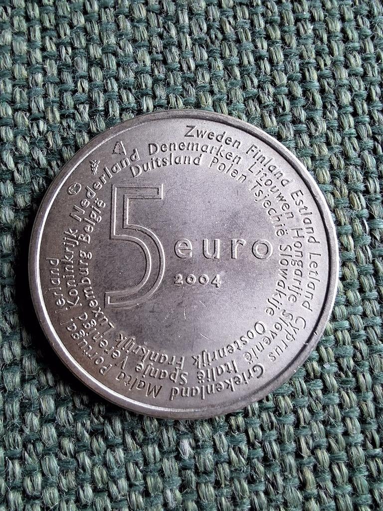 5 euro munt 2004 Beatrix Koningin der Nederlanden, Postzegels en Munten, Munten | Nederland, Ophalen of Verzenden, Koningin Beatrix