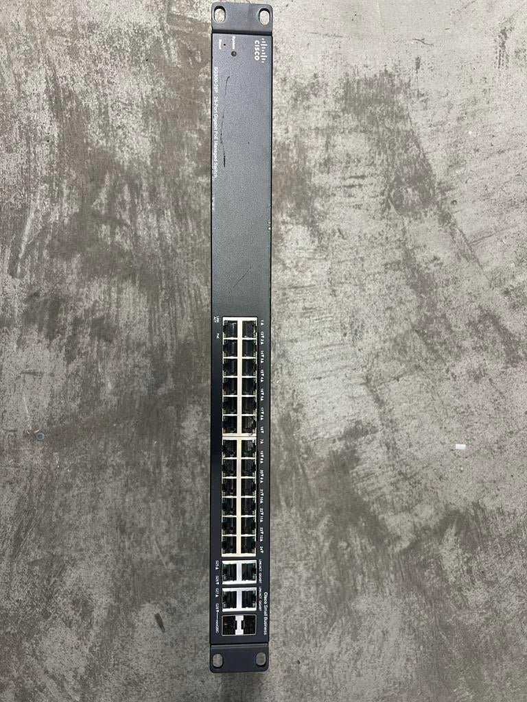 Cisco SG300-28P 28-poorts Gigabit PoE Managed Switch, Computers en Software, Netwerk switches, Ophalen of Verzenden, Gebruikt