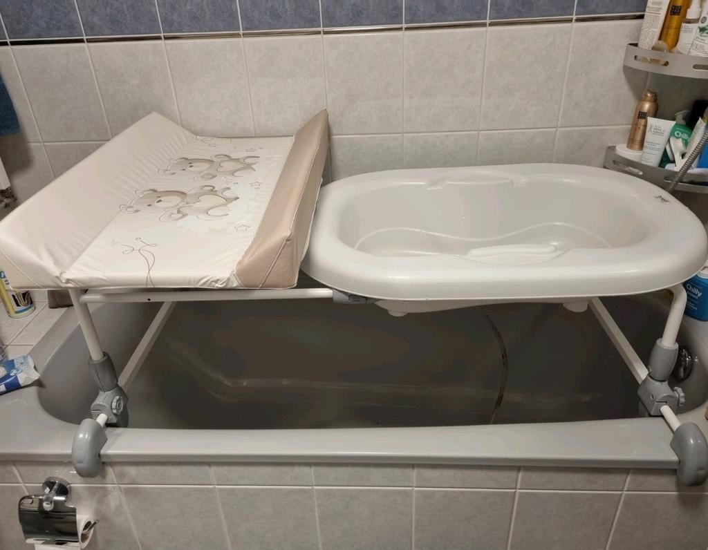 Aankleedtafel met badje, Gebruikt, Badje, Standaard, Ophalen