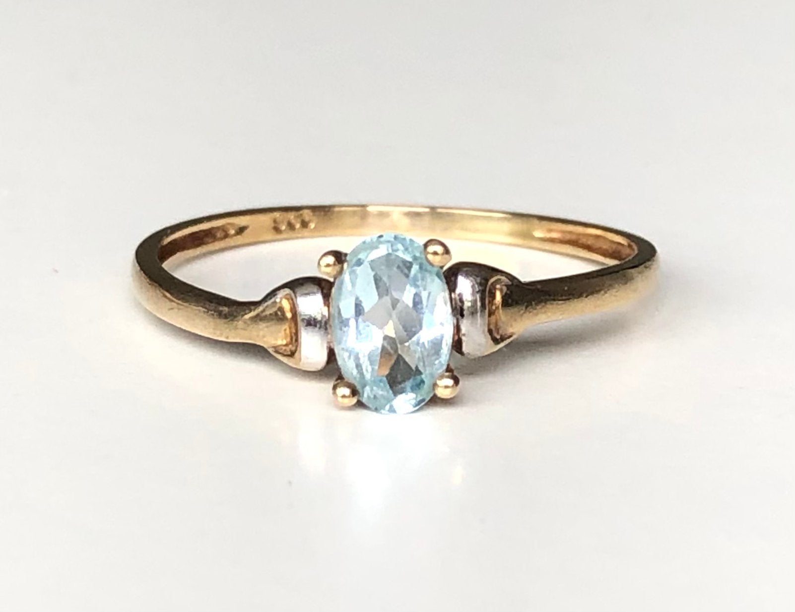 Vintage 9k gouden ring solitair topaas maat 17 3/4, Gebruikt, Blauw, Ophalen of Verzenden, 17 tot 18