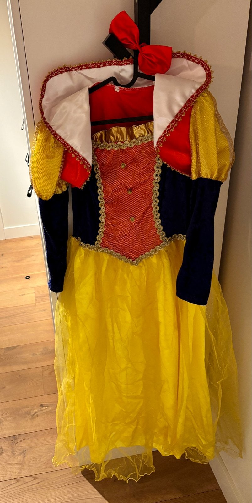 Sneeuwwitje jurk met cape en strik - Maat M, Maat 38/40 (M), Carnaval, Ophalen of Verzenden, Zo goed als nieuw