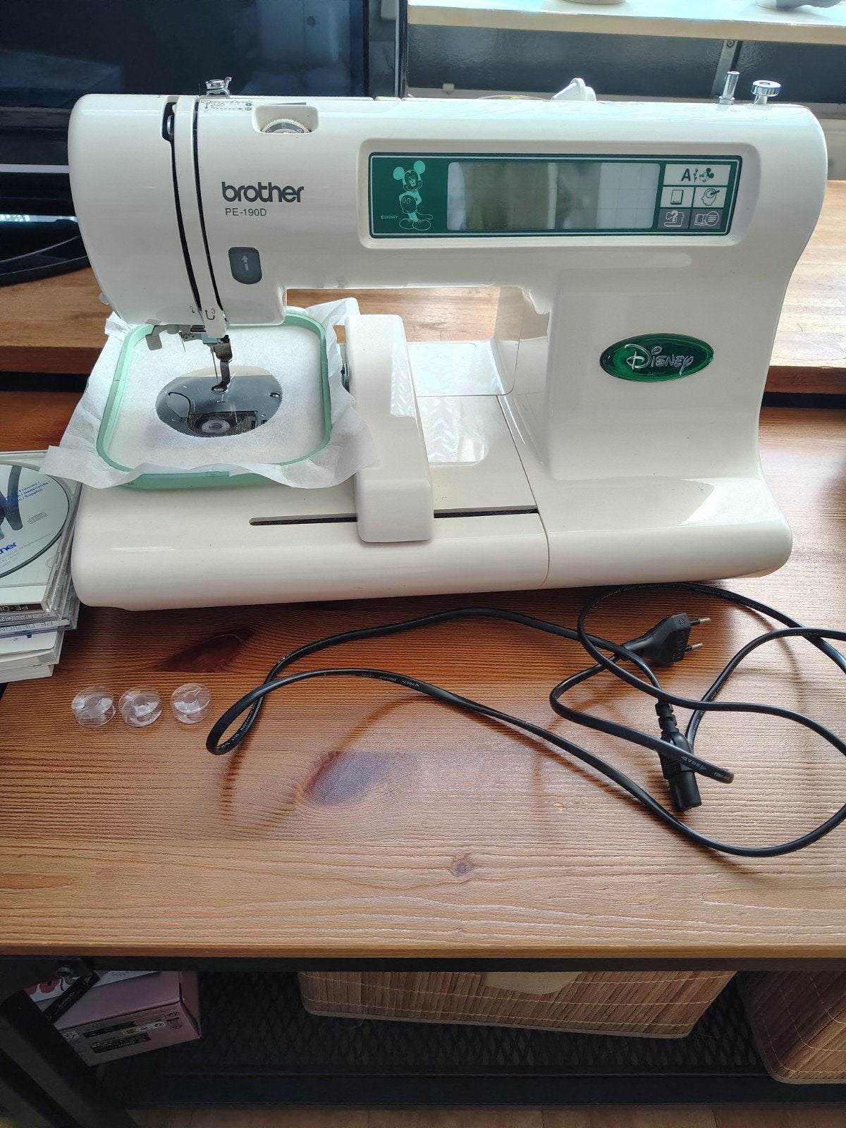 Borduurmachine brother met software, Hobby en Vrije tijd, Naaimachines en Toebehoren, Ophalen, Gebruikt, Naaimachine, Brother