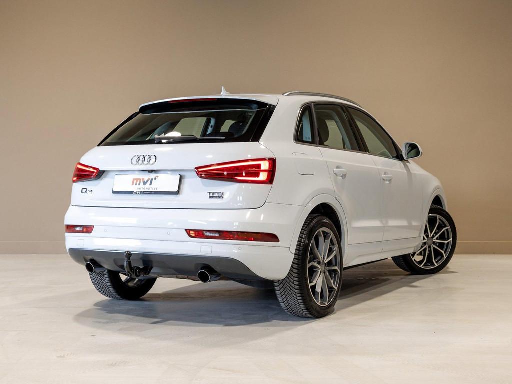Audi Q3 2.0 TFSI quattro Design / 220pk / Trekhaak / Achteru, Auto's, Automaat, Gebruikt, 4 cilinders, Wit