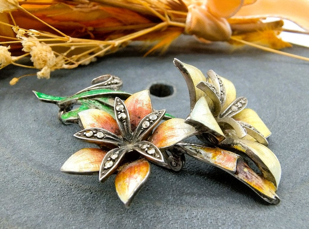 Art nouveau bloembroche, zilver met emaille en markasieten., Info@zilverwebsite.nl, Verzenden, Zo goed als nieuw, Zilverwebsite.nl