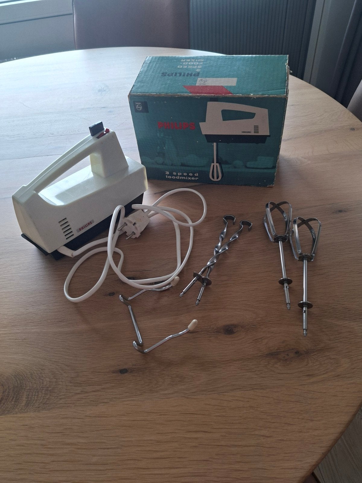 Vintage Philips handmixer met 2 snelheden en accessoires, Witgoed en Apparatuur, Ophalen of Verzenden, Gebruikt, 2 snelheden