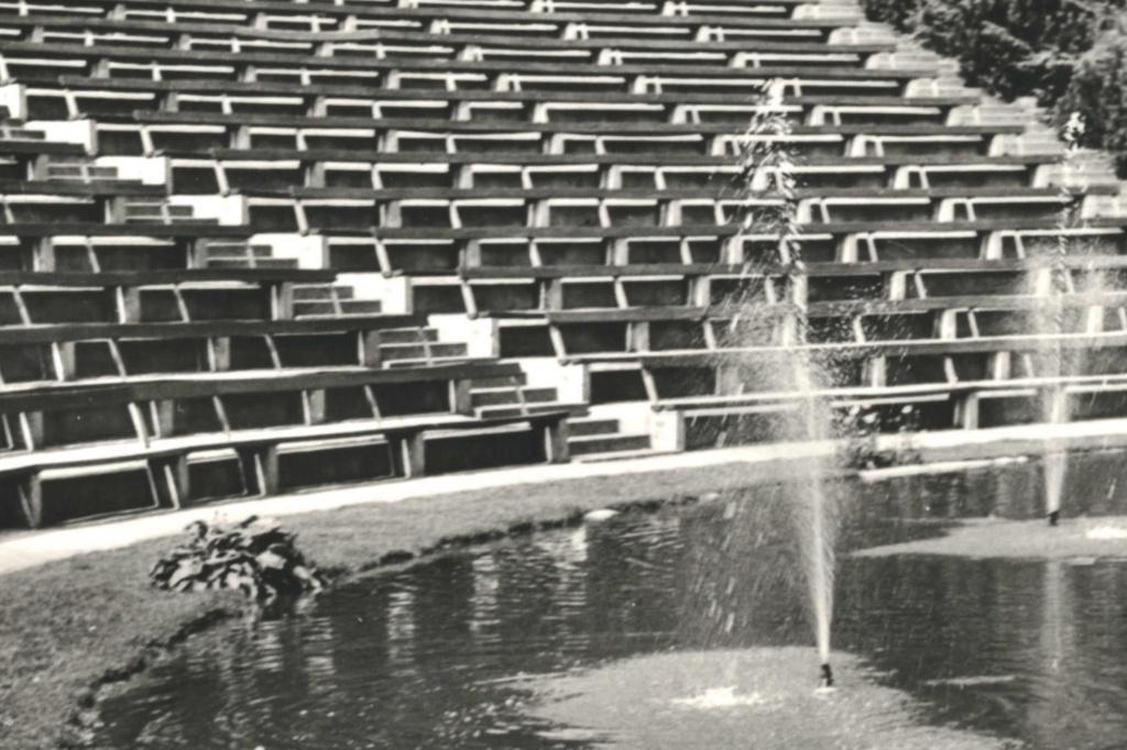 700104 Bloemendaal NH 1964 Openluchttheater Gelopen, Ophalen of Verzenden, 1960 tot 1980, Gelopen, Noord-Holland