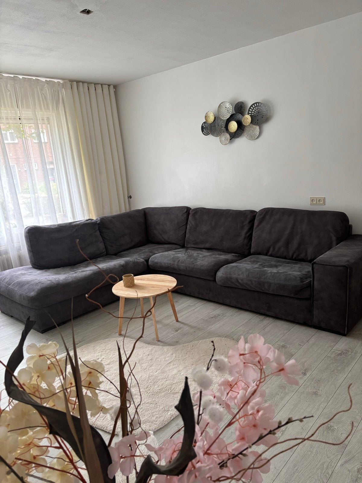 Comfortabele donkergrijze hoekbank met chaise longue, Huis en Inrichting, Banken | Bankstellen, Ophalen, 250 tot 300 cm, Gebruikt