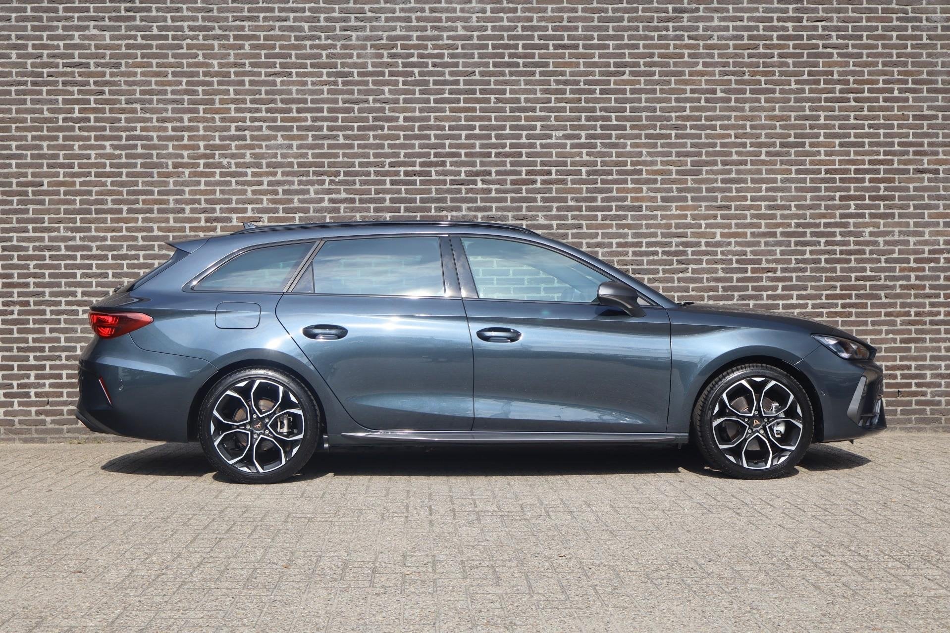 CUPRA Leon Sportstourer 1.5 TSI e-Hybrid 204pk Business | Pa, Auto's, 12 maanden, 4 cilinders, Alcantara, 26 kWh