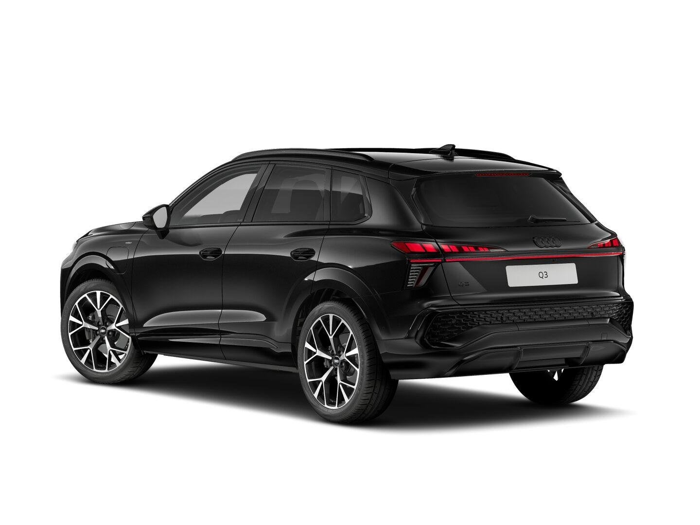 Audi Q3 S edition (A3) e-hybrid 200 kW / 272 PK SUV 6 ver, Auto's, Audi, 1800 kg, 1498 cc, 4 cilinders, Zwart
