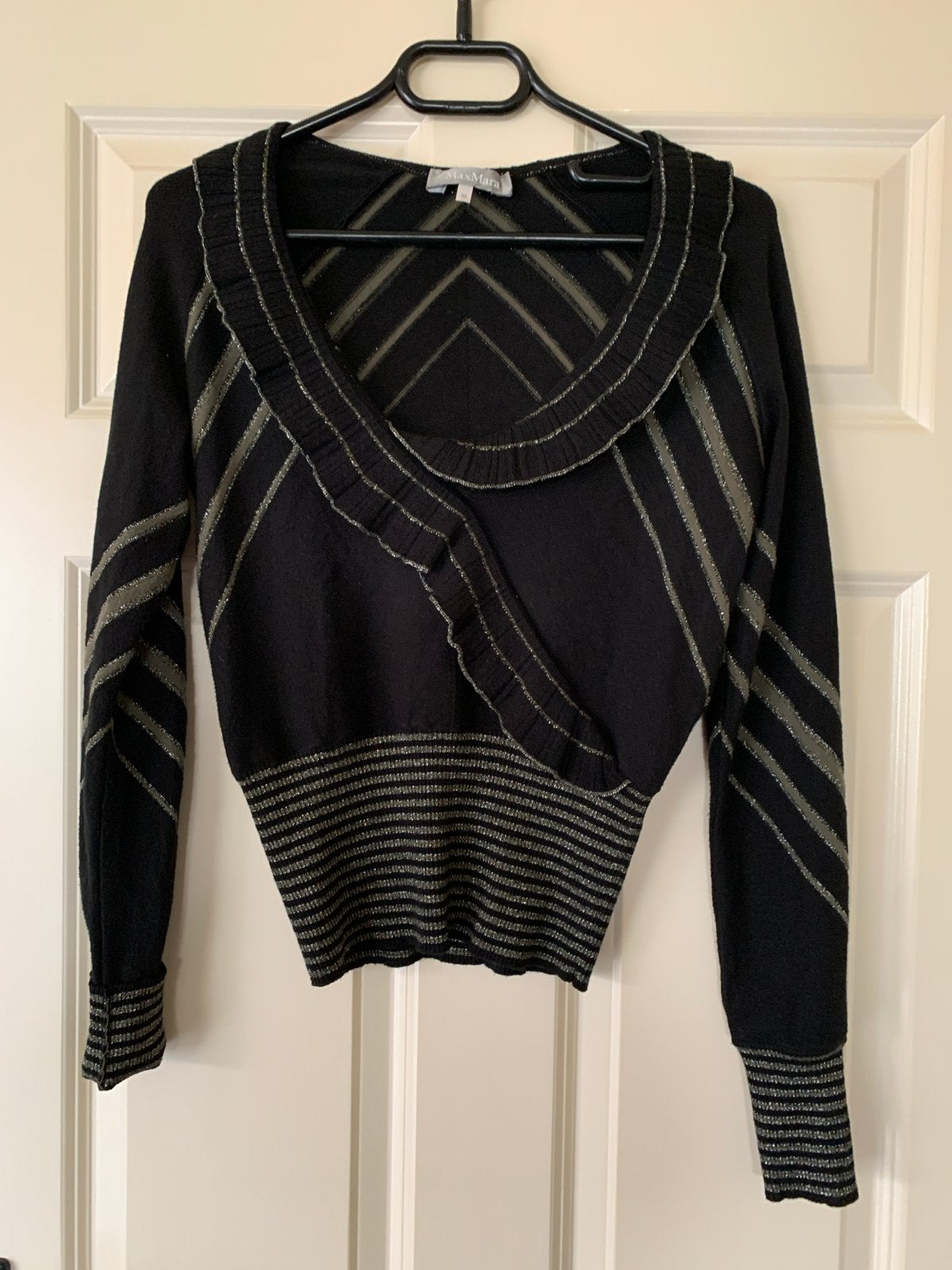 MaxMara zwarte trui met goudkleurige strepen M, Ophalen of Verzenden, Zo goed als nieuw, Maat 38/40 (M), Zwart