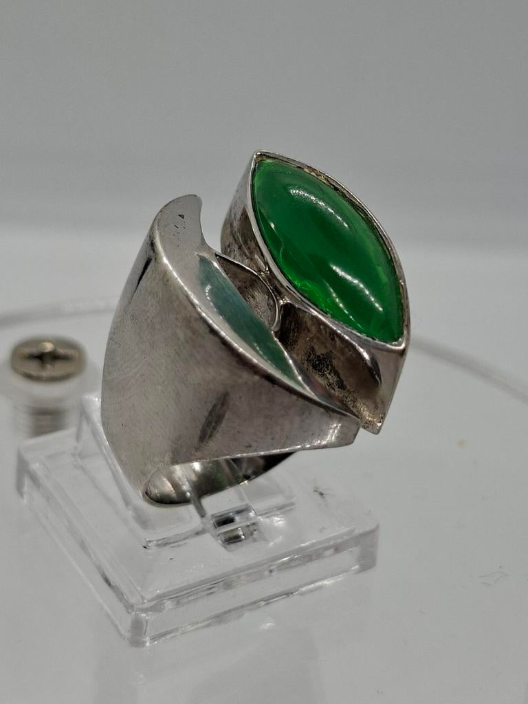 Zilveren ring met groene jade, apart design, maat 51, Sieraden, Tassen en Uiterlijk, Ringen, Ophalen of Verzenden, 17 tot 18, Met edelsteen