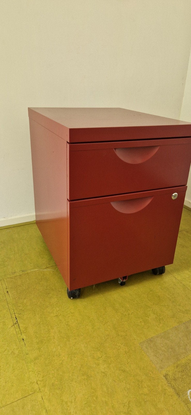 IKEA ARCHIEFKASTJE ROOD, Ophalen, Gebruikt