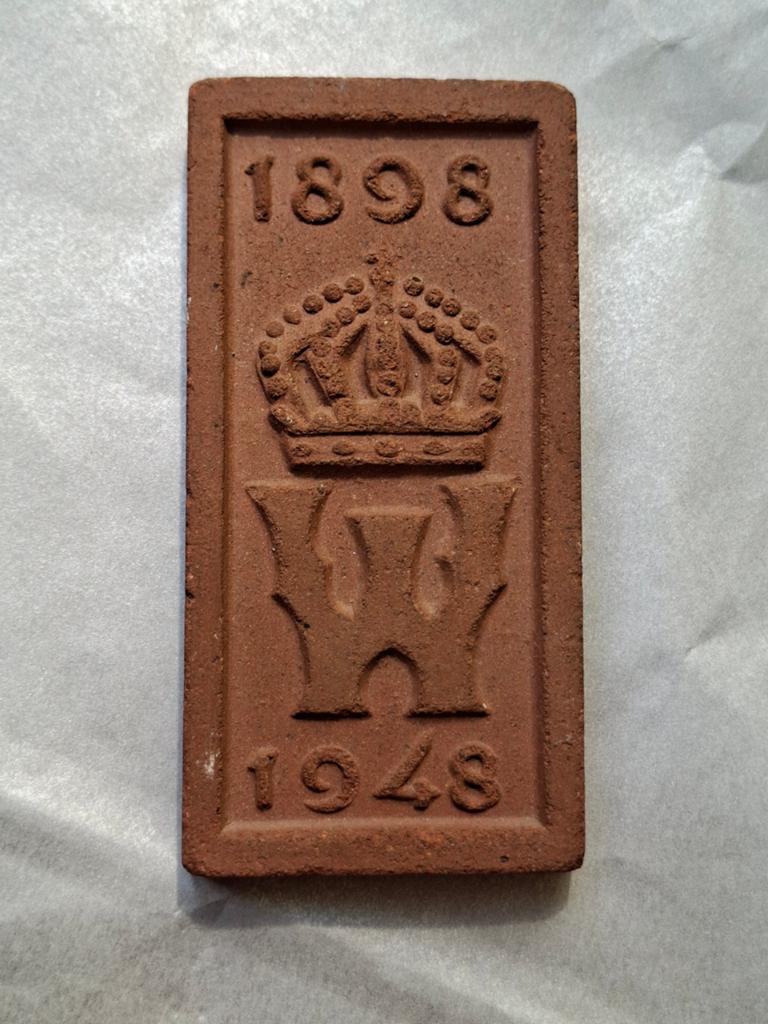 Wilhelmina Westraven Utecht tegeltje 1898-1948, Verzamelen, Koninklijk Huis en Royalty, Ophalen of Verzenden, Gebruikt, Nederland