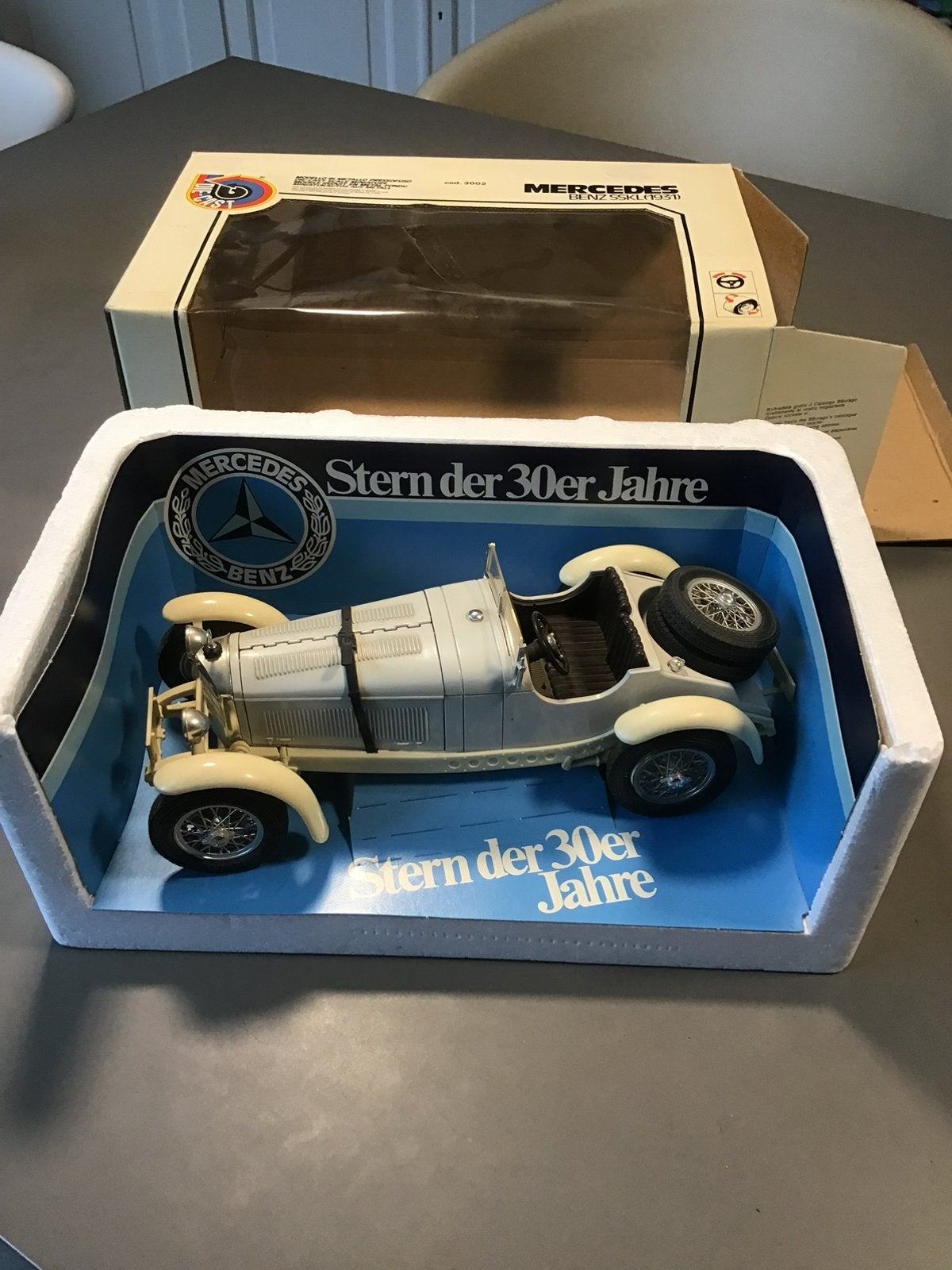 1931Mercedes-Benz SSKL, Bburago nr. 3002, wit, 1e uitgave., Ophalen of Verzenden, Zo goed als nieuw, Auto, Bburago