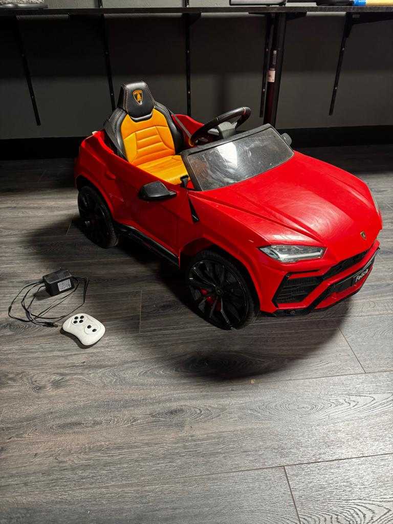 Elektrische kinderauto Lamborghini Urus rood, Ophalen, Gebruikt
