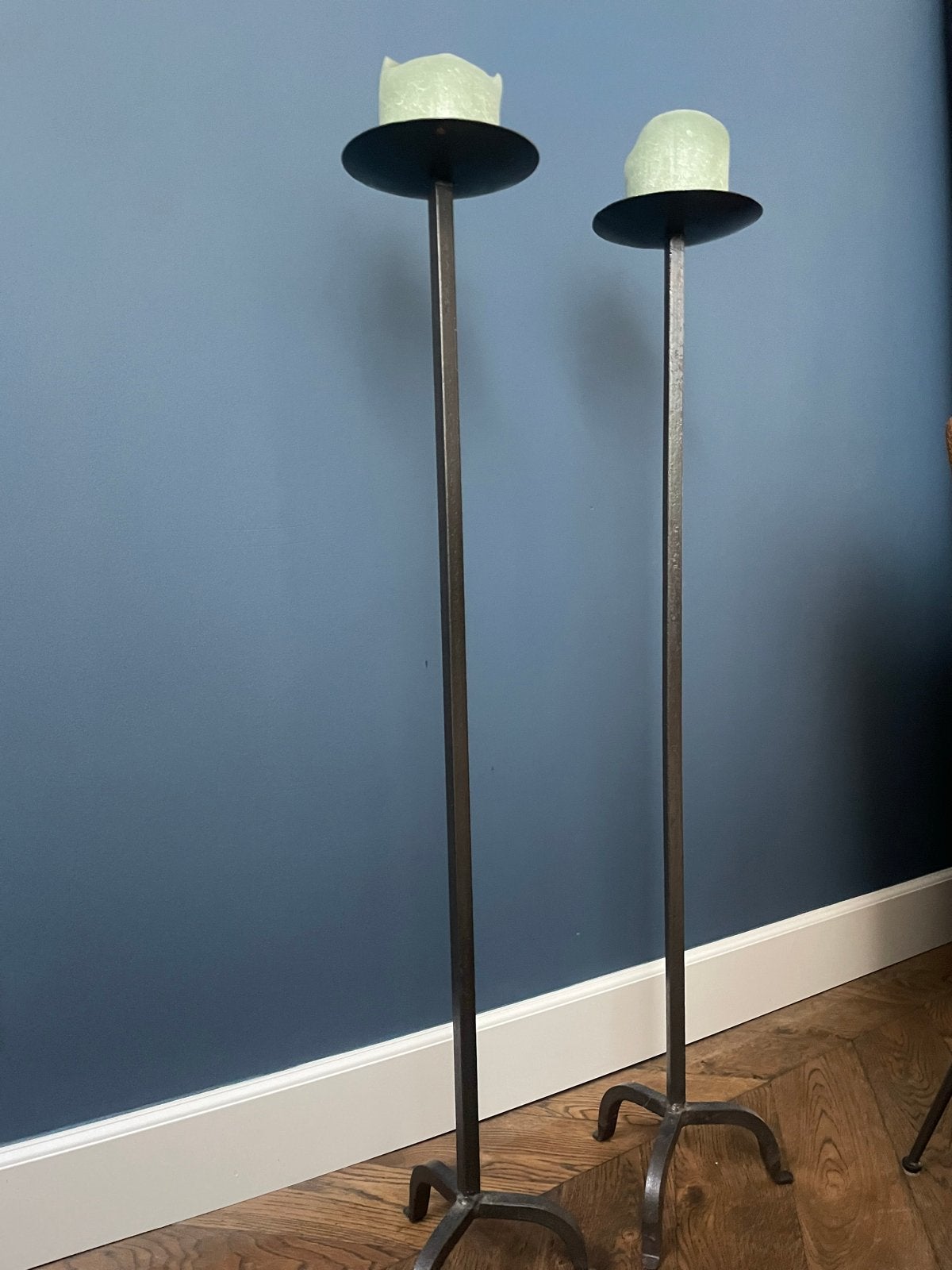 Set van 2 hoge metalen kandelaars - 100 cm, Huis en Inrichting, Ophalen, Gebruikt, Metaal, Kandelaar