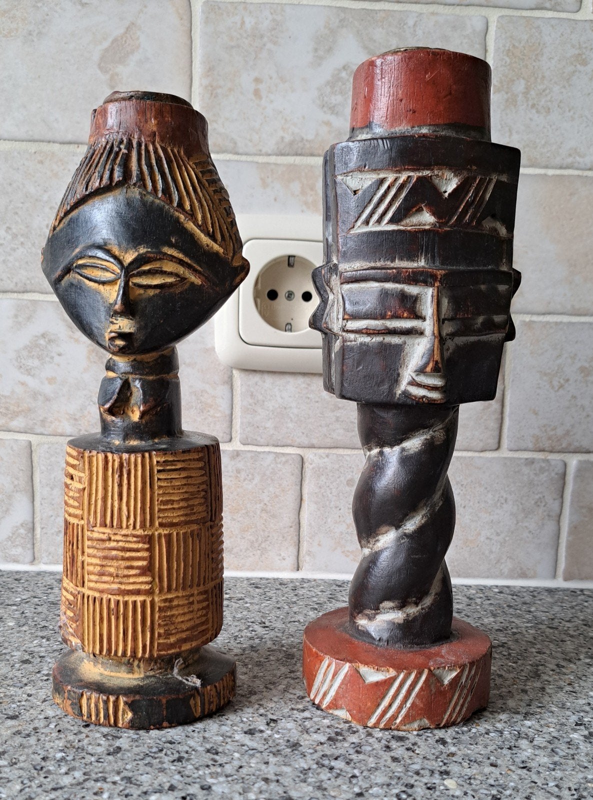2 vintage handgesneden kandelaars man en vrouw inheems, Hout, Handgemaakt, 23 cm, Ophalen of Verzenden