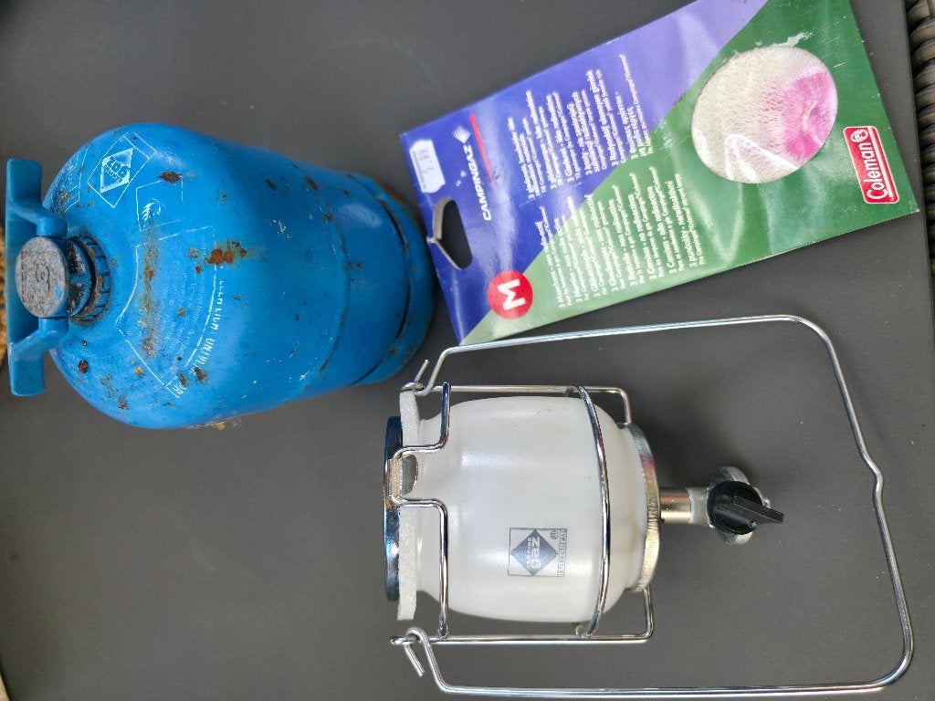 CampingGaz Lamp, en 3x lampkousjes, tank 901, Ophalen of Verzenden, Zo goed als nieuw