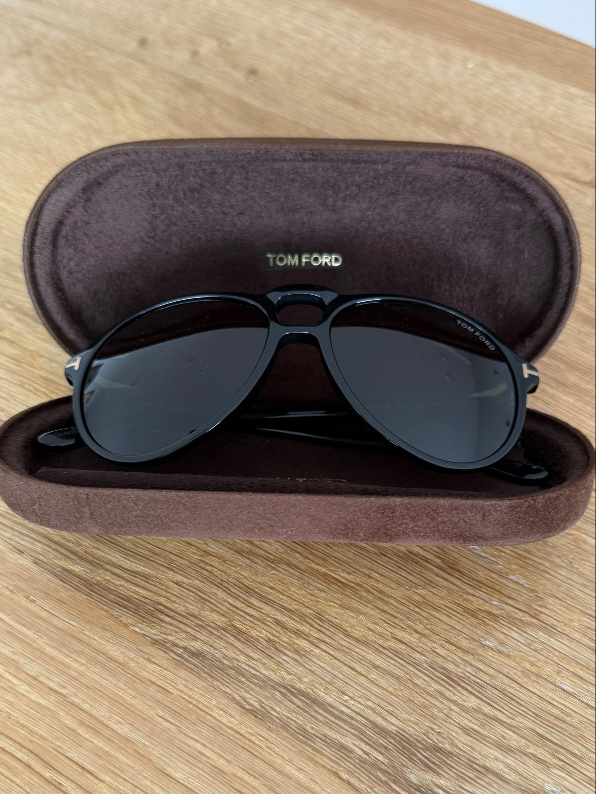 Tom Ford zonnebril - Zo goed als nieuw, Sieraden, Tassen en Uiterlijk, Overige merken, Zonnebril, Zwart, Ophalen of Verzenden