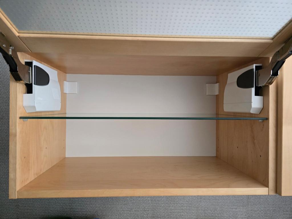 2 IKEA Houten keukenkastjes met glazen deur en plank, Gebruikt, Bruin, Minder dan 100 cm, 25 tot 50 cm