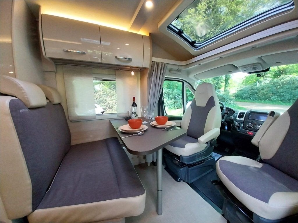 Luxe Bürstner Nexxo Van T 569 met een lengte van 59, Niet ingevuld, Ringverwarming, Treinzit, Bedrijf