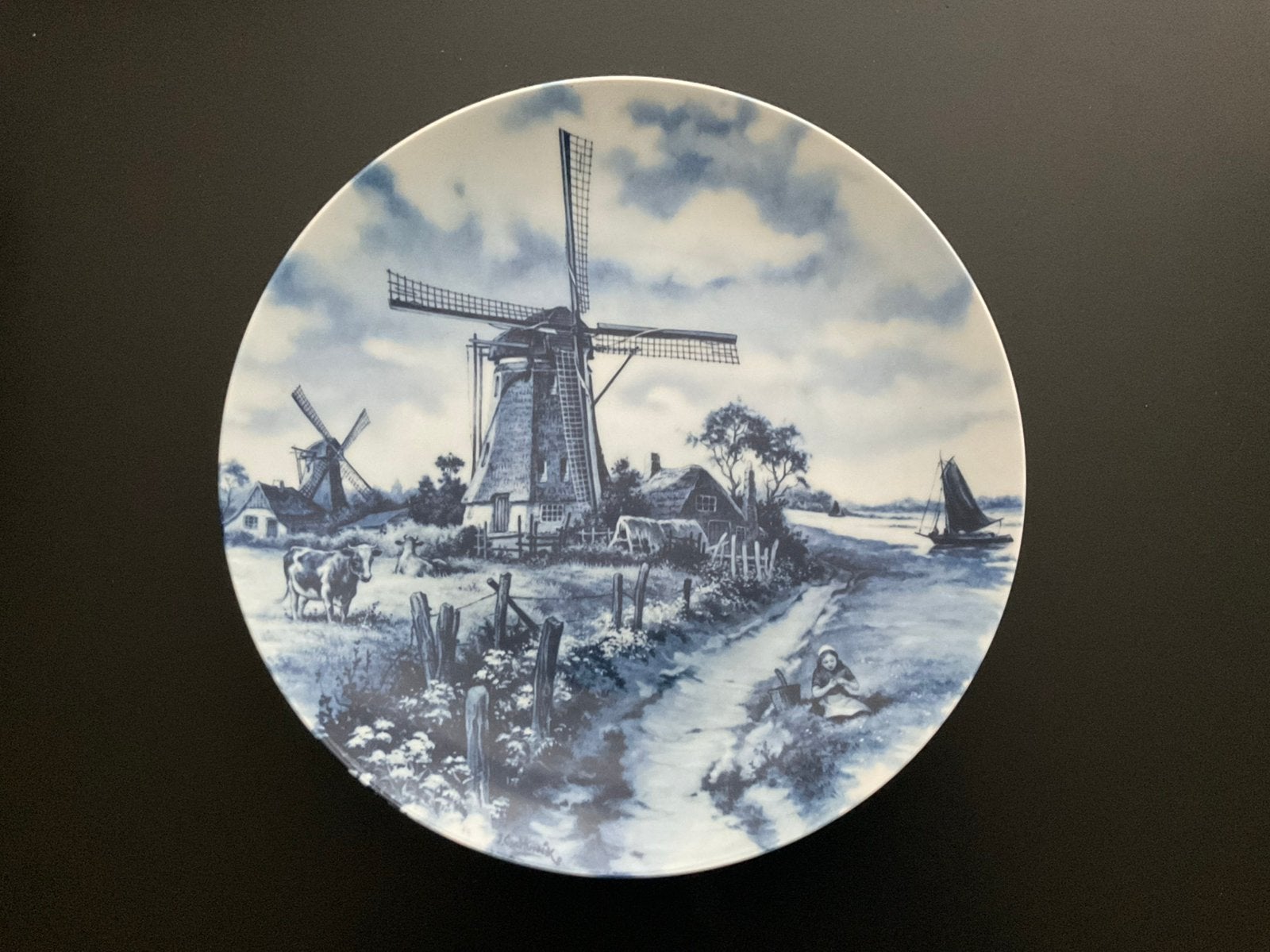 Delfts blauw wandbord met molen in landschap, 29 cm, Ophalen of Verzenden