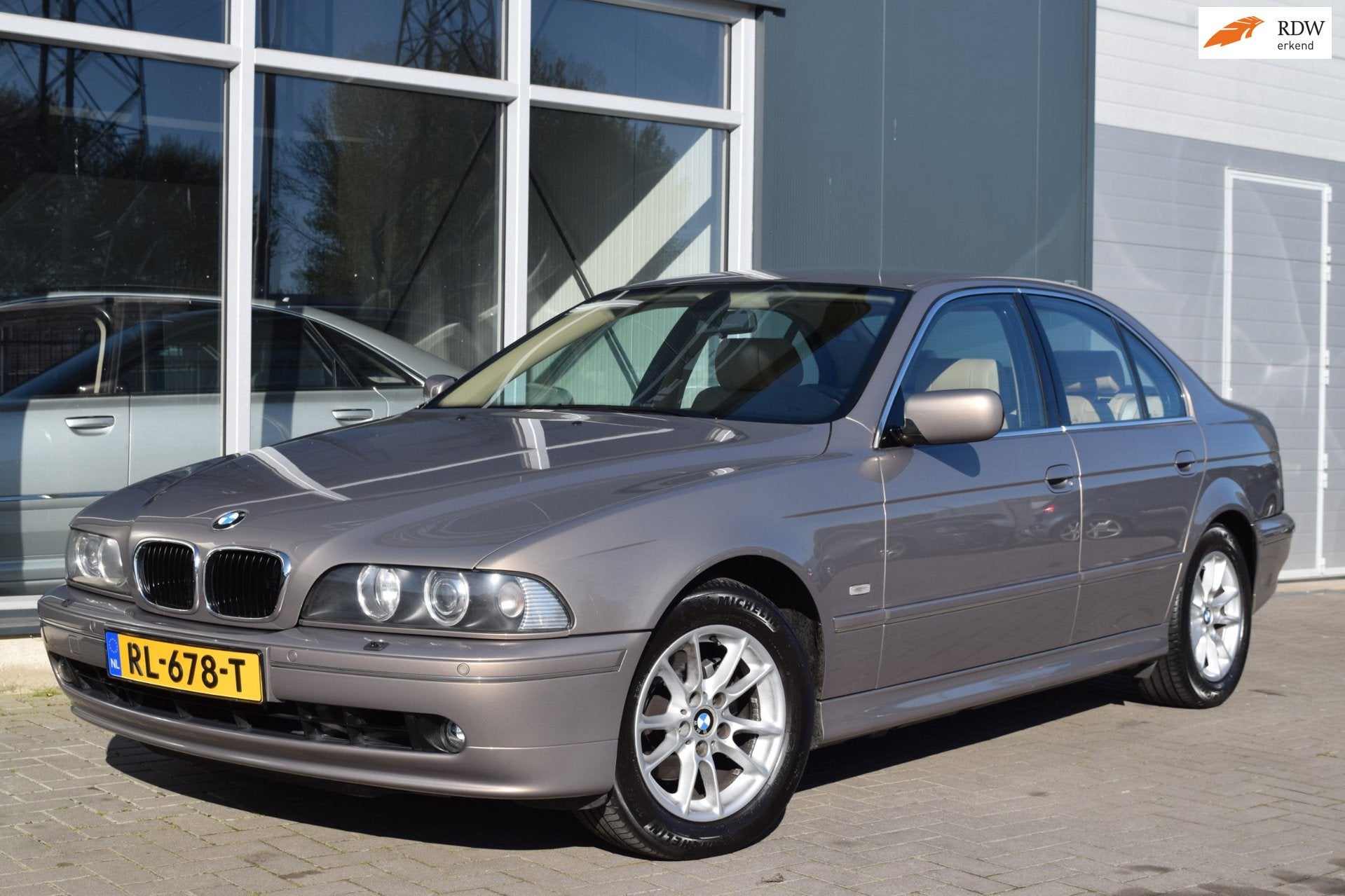 BMW 5-serie 525i Lifestyle Edition | LPG G3 | Automaat | APK, Auto's, BMW, Automaat, Achterwielaandrijving, Gebruikt, Beige