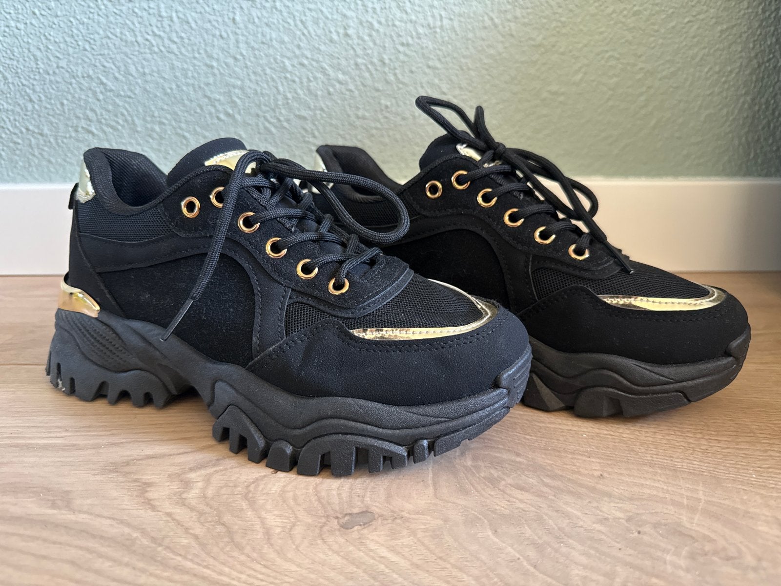 Zwarte sneakers met gouden details - Maat 38, Ophalen, Gedragen, Zwart, Sneakers of Gympen