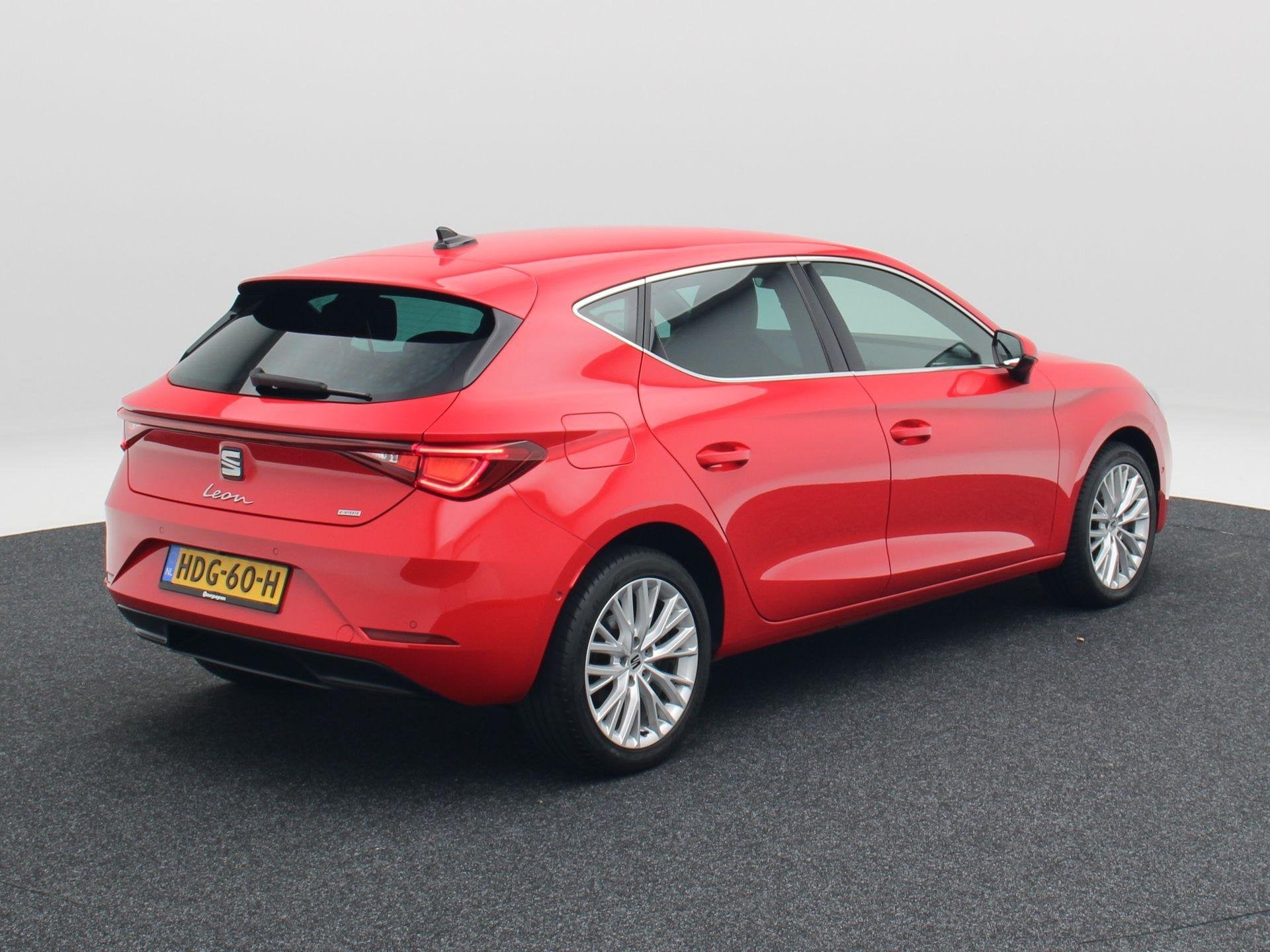 SEAT Leon 1.4 TSi 204 Pk eHybrid PHEV Xperience | Stoel/Stuu, Auto's, Dealer onderhouden, Stof, Gebruikt, Euro 6