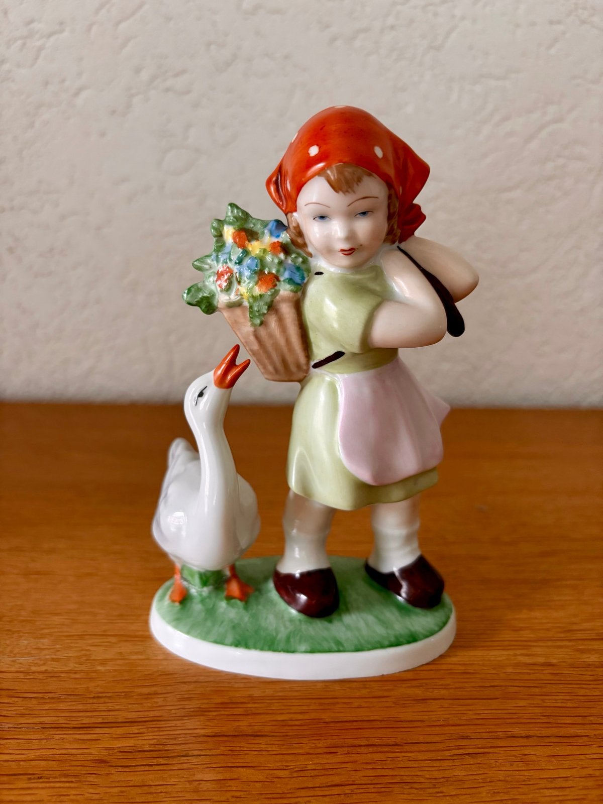 Gerold Porzellan Beieren Meisje met gans en bloemenmand, Antiek en Kunst, Ophalen of Verzenden