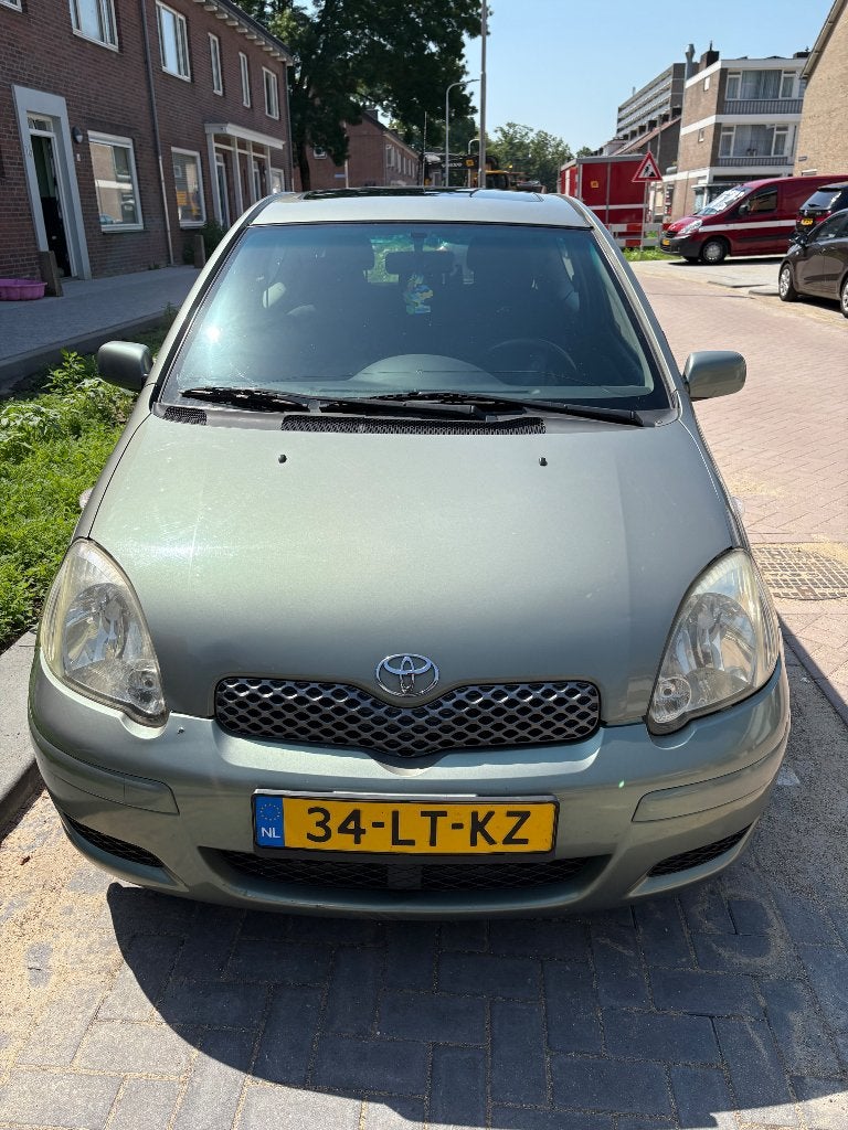 Toyota Yaris 1.3 16V 3DR Linea SOL AUT 2003 Green, Auto's, Stof, 31 €/maand, 4 cilinders, 400 kg