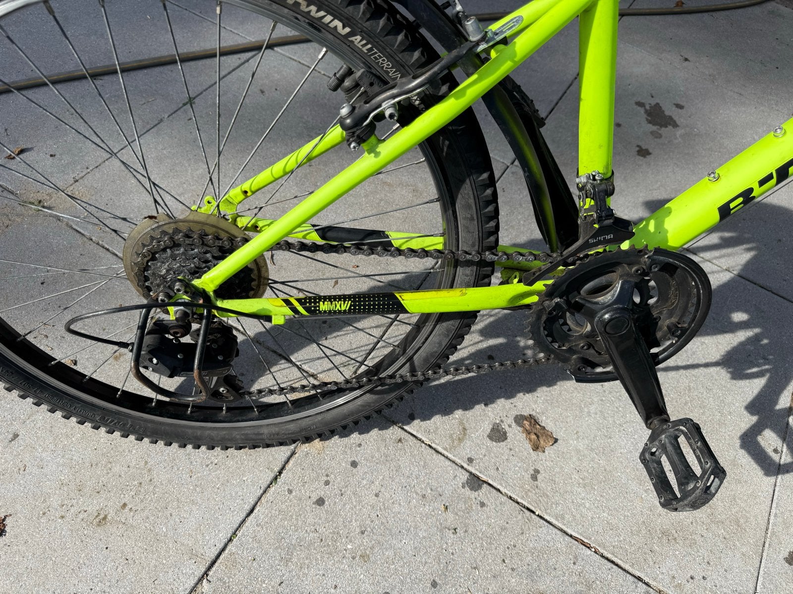 Foto 4 van B'Twin Rockrider 24 inch kinderfiets - Gebruikt