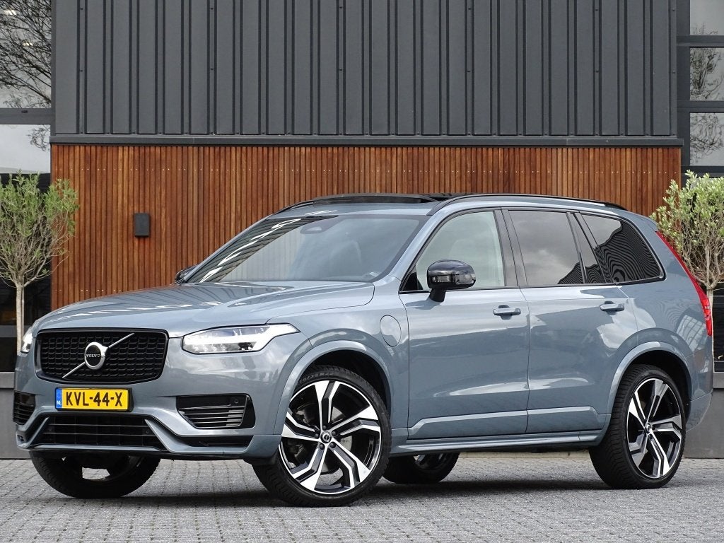 Volvo XC90 T8 455 PK Plus Dark AWD / 2023 / Harman Kardon /, Auto's, Dealer onderhouden, Gebruikt, 4 cilinders, 1969 cc