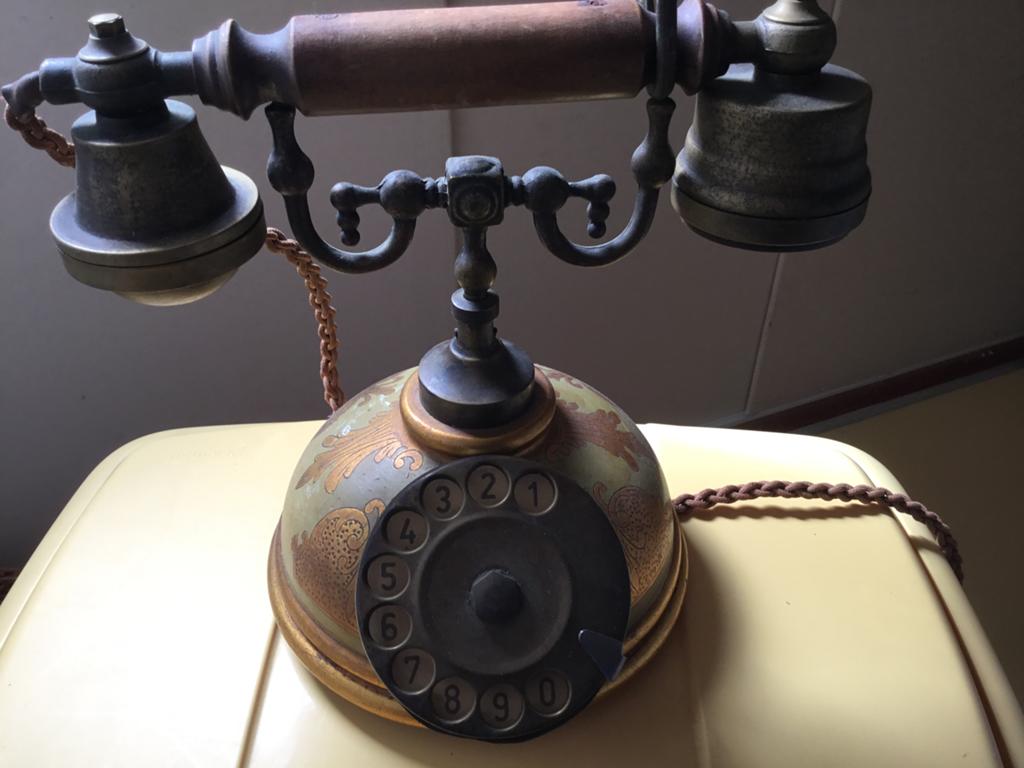 Oude telefoon, Ophalen