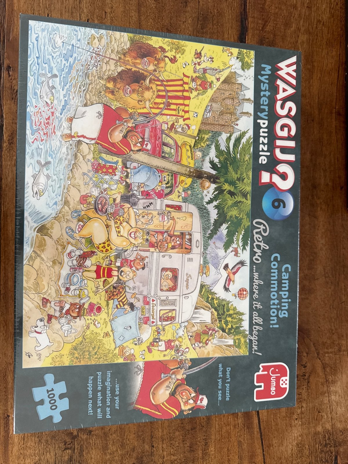 WASGIJ? Retro 6 Camping Commotion! Mystery Puzzel 1000 stukj, Ophalen of Verzenden, 500 t/m 1500 stukjes, Nieuw, Legpuzzel