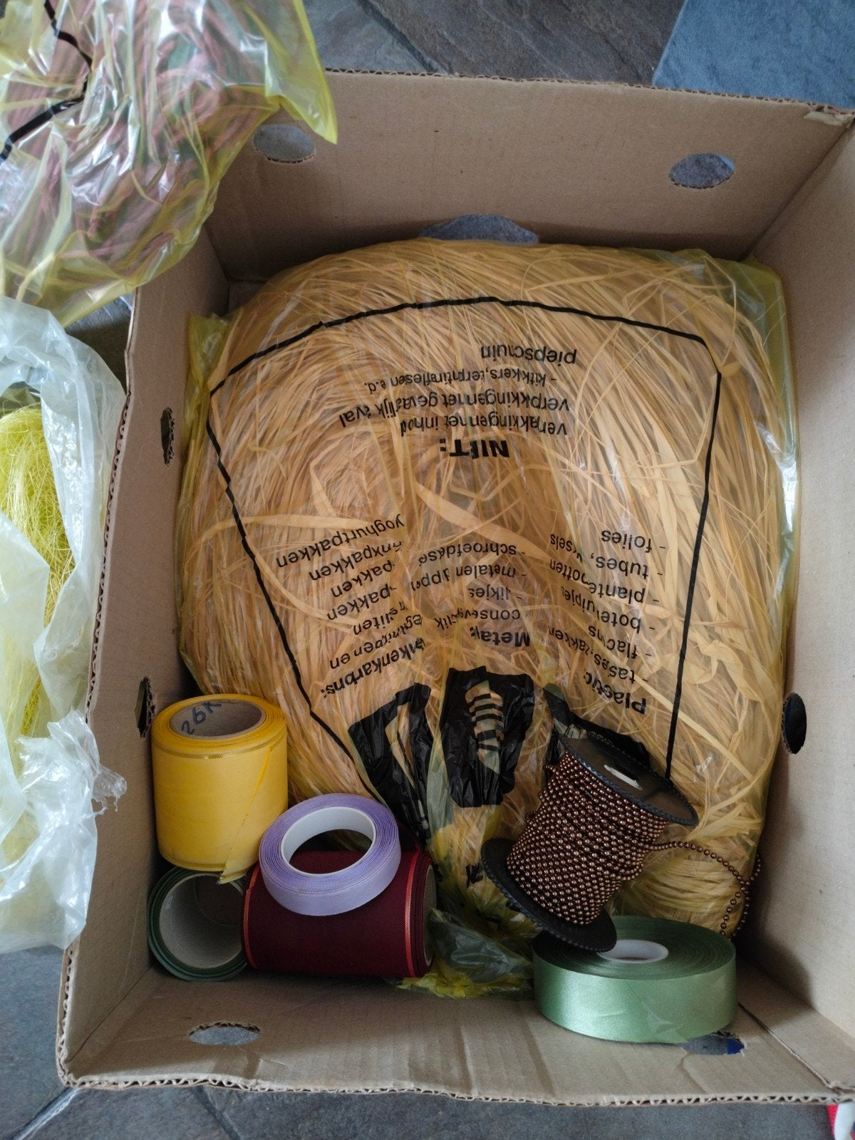 pakket knutselmateriaal: raffia en linten, Hobby en Vrije tijd, Ophalen of Verzenden