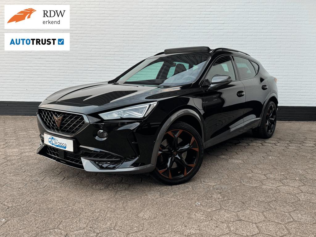 CUPRA Formentor 1.4 eHybrid VZ Copper Ed. PANODAK l TREKHAAK, Auto's, Cupra, Gebruikt, Zwart, Formentor, Leder en Stof