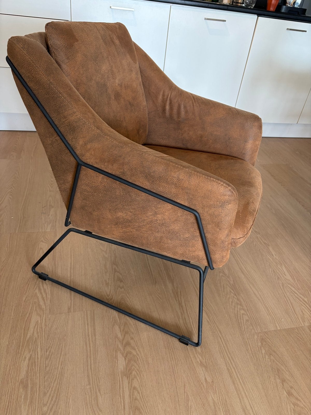 Comfortabele fauteuil in cognac, Ophalen, 75 tot 100 cm, Zo goed als nieuw, Stof