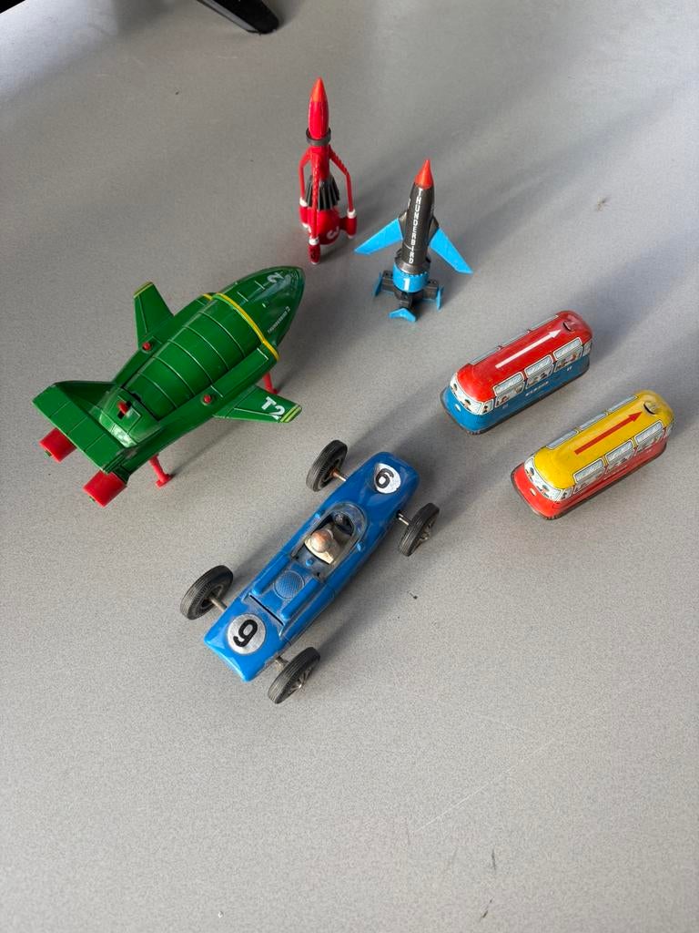 (Z) Vintage speelgoed lot,Thunderbird 2 raketten racewagen, Antiek en Kunst, Verzenden