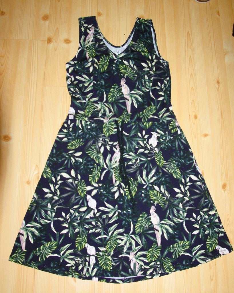 Miss etam jurk met print, v-hals en bindkoord. Maat M. Van, Kleding | Dames, Maat 38/40 (M), Ophalen of Verzenden, Knielengte